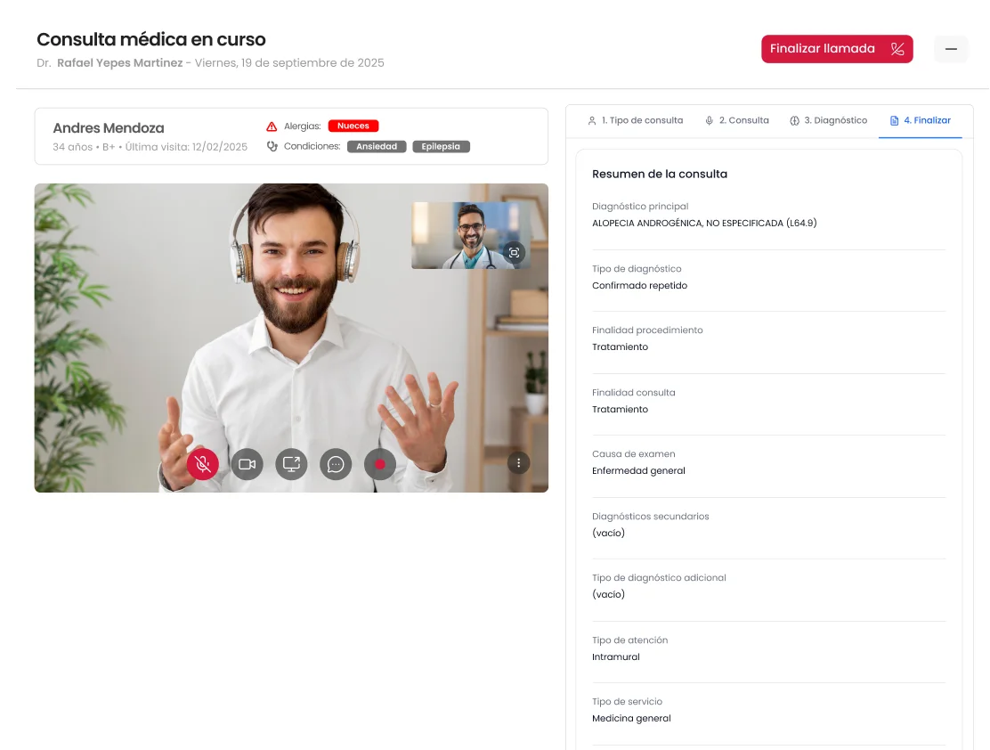 Pantalla de teleconsulta de Clinova con la historia clínica del paciente al lado del video